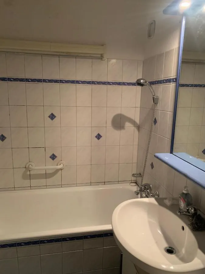Sehr Schone Zimmer 1 In Wien Favoriten Austria